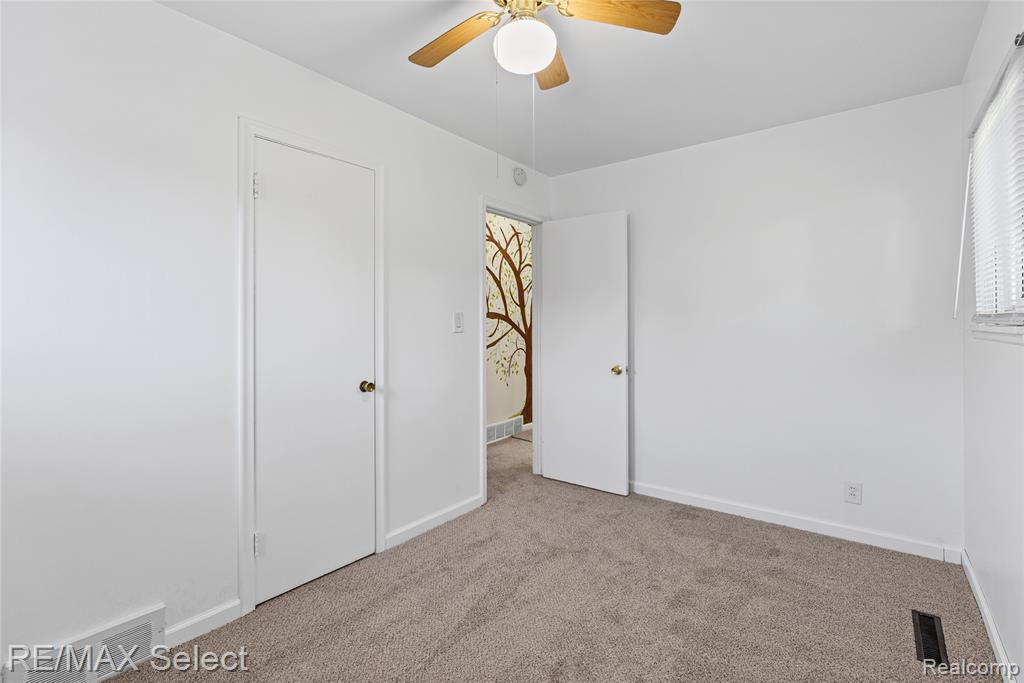 4075 Bristolwood Drive, Flint, MI 48507 — Photo 38