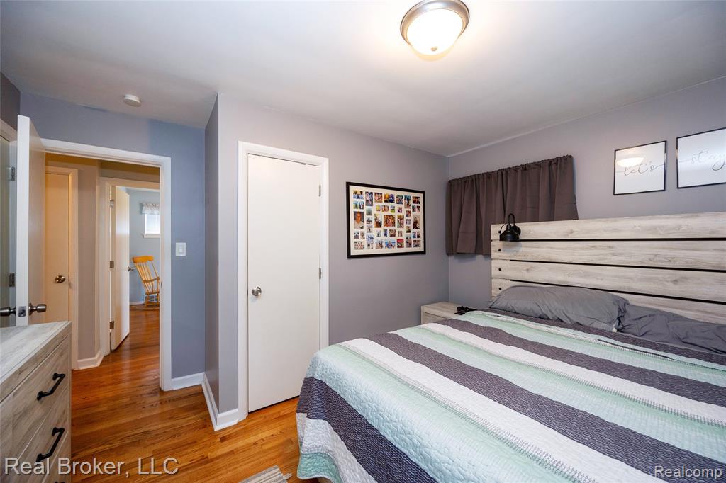 29454 Barton Street, Garden City, MI — Photo 21