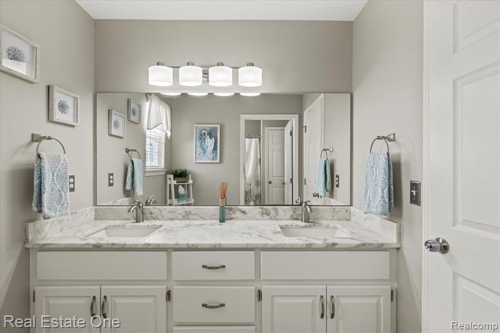 566 BAY POINTE Drive, Oxford, MI 48371 — Photo 38