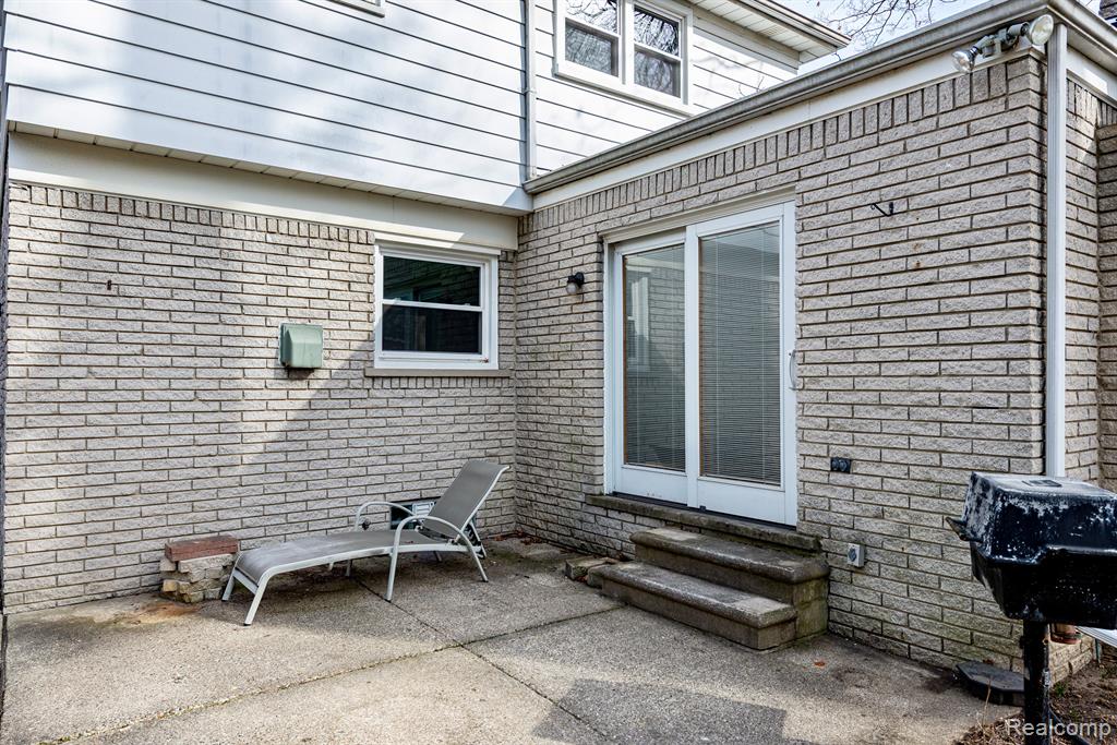 506 S VERMONT Avenue, Royal Oak, MI 48067 — Photo 18