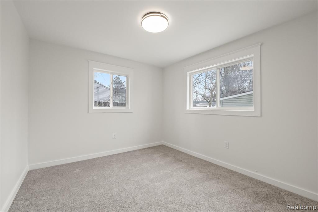 970 Henderson Avenue, Waterford, MI 48328 — Photo 17
