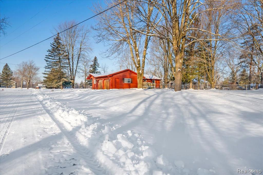 9169 Graytrax Road, Grand Blanc, MI 48439 — Photo 33