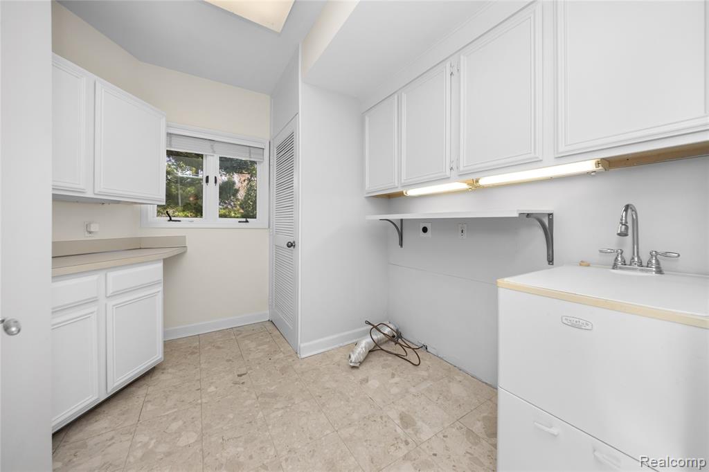 4695 Maura Lane, West Bloomfield, MI 48323 — Photo 23
