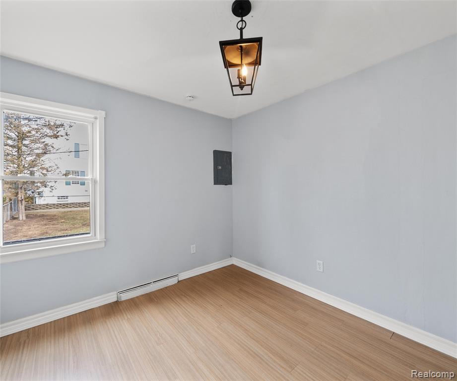 8916 Deering Street, Livonia, MI 48150 — Photo 22