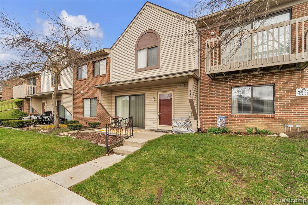 419 WATER TOWER Circle, Brighton, MI 48116 — Photo 3