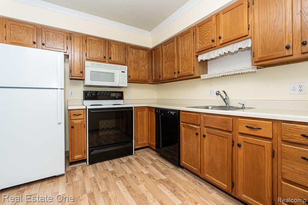 480 BALDWIN Avenue, 28, Rochester, MI 48307 — Photo 11