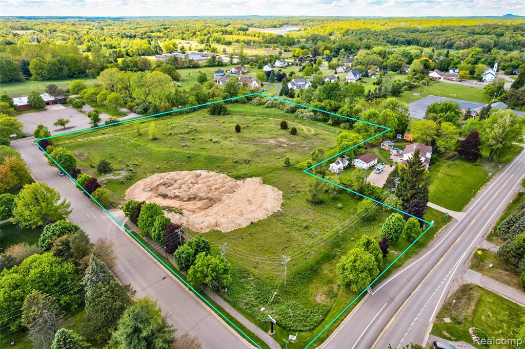 12800 Fountain Square, Davisburg, MI