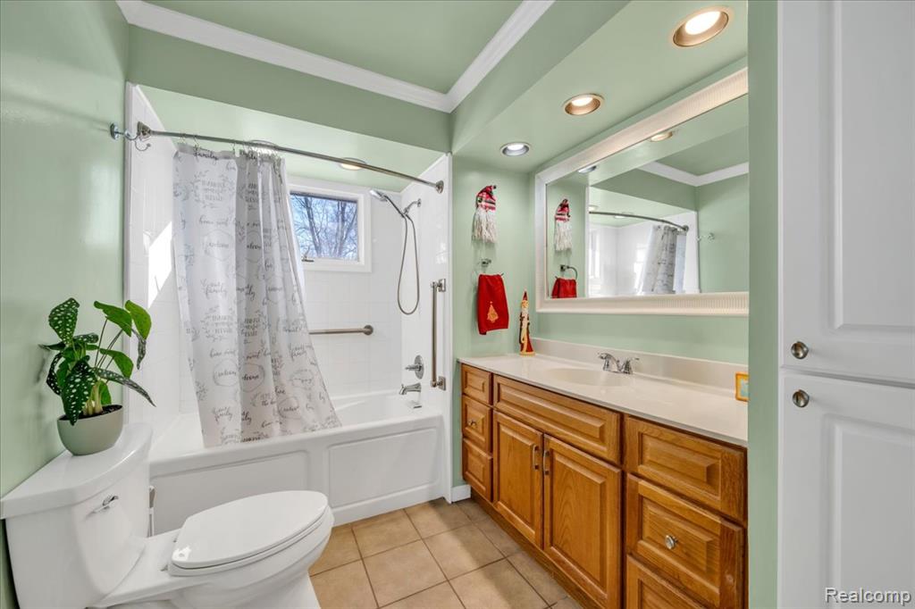 9169 Graytrax Road, Grand Blanc, MI 48439 — Photo 13