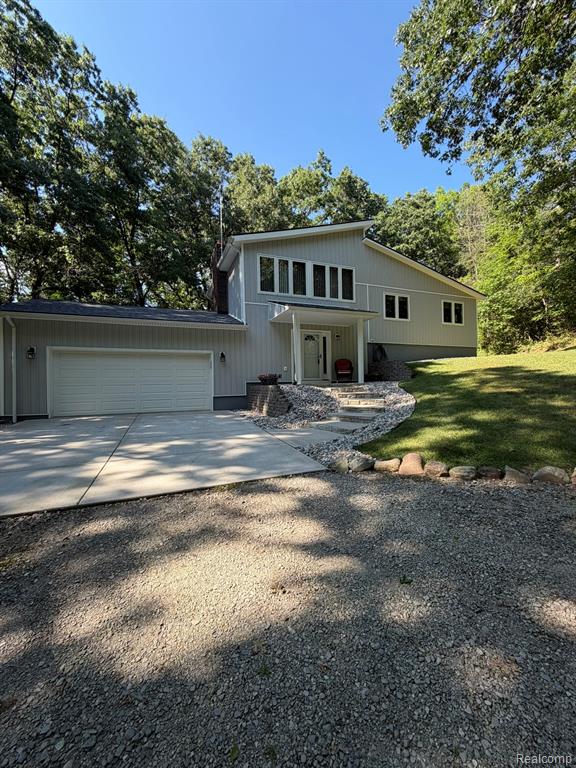 825 Rowlinson Lane, Ortonville, MI 48462 — Photo 4