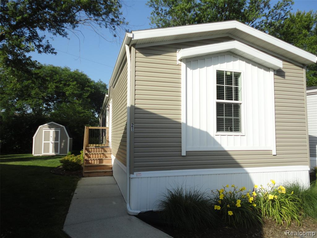 21 Saint Andrews, Temperance, MI 48182