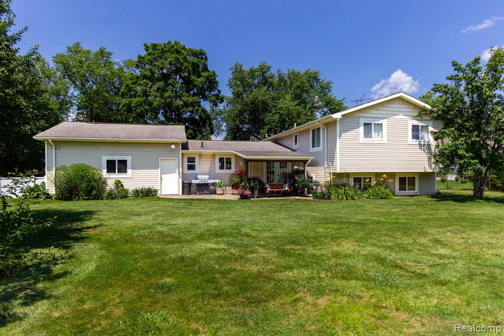6345 Lanman Drive, Waterford, MI 48329 — Photo 44