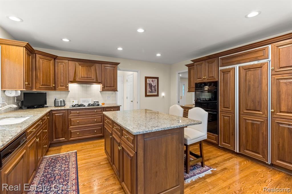4342 MEADOW Lane, Orchard Lake Village, MI 48323 — Photo 15