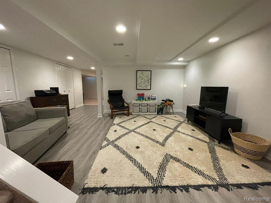 6832 MONTFORT Drive, Canton, MI 48187 — Photo 33