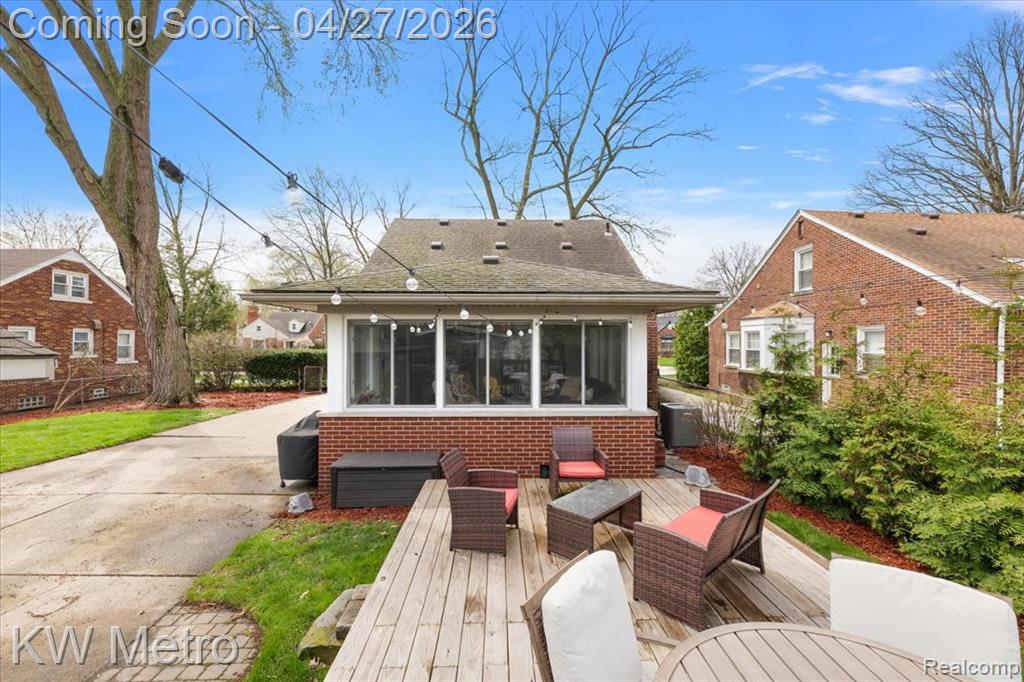 1830 Stanhope Street, Grosse Pointe Woods, MI 48236 — Photo 18