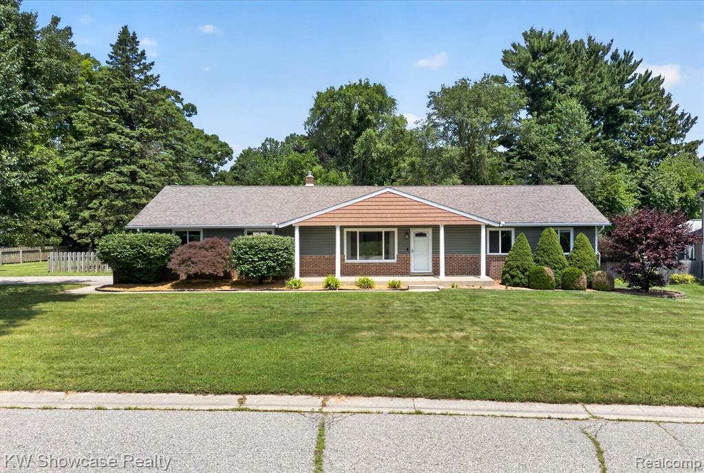 11498 Fox N Hounds Drive, White Lake, MI