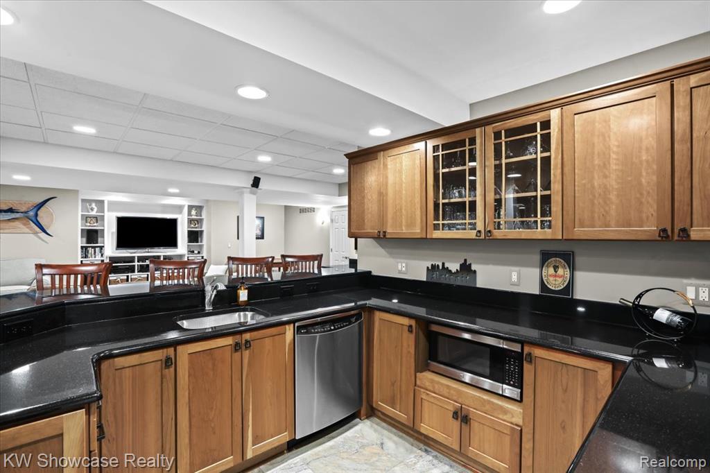 45776 Bristol Circle, Novi, MI 48377 — Photo 32