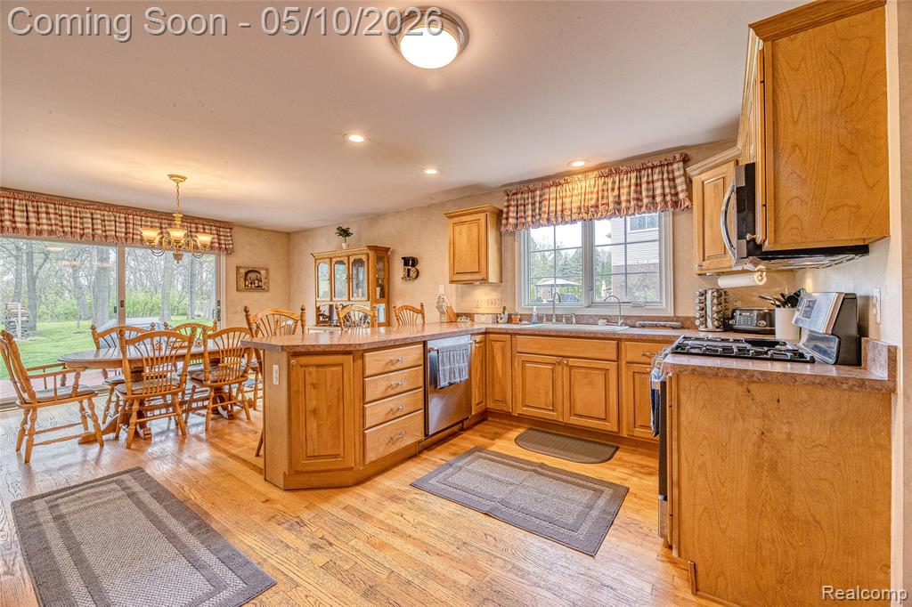 30425 Ridge Court, New Hudson, MI 48165 — Photo 6