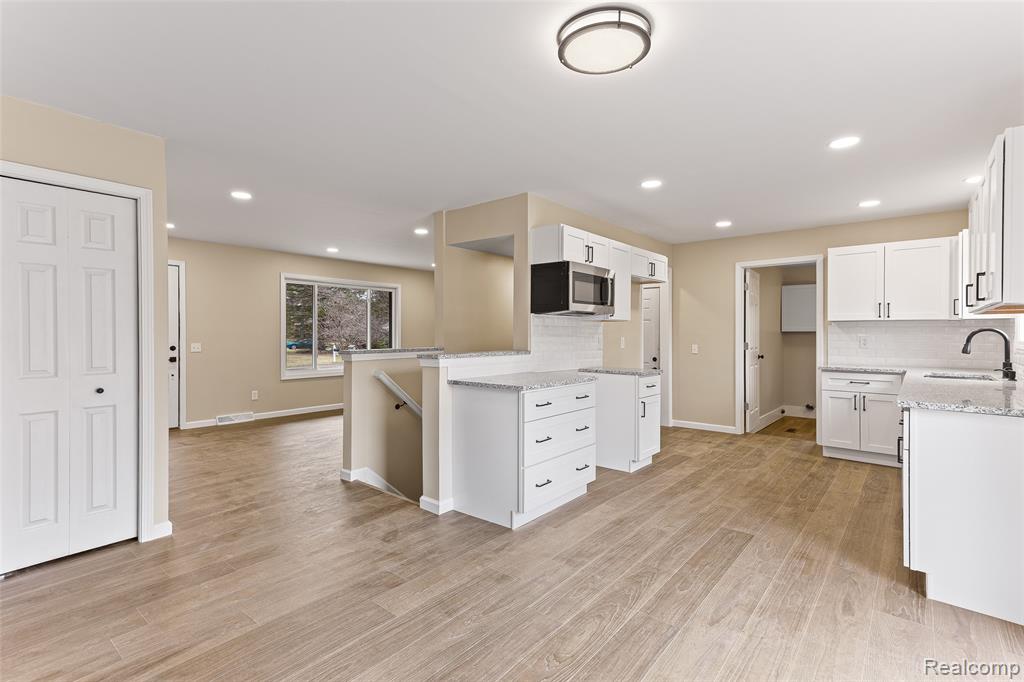 3745 Capitol Way, Highland, MI 48356 — Photo 10