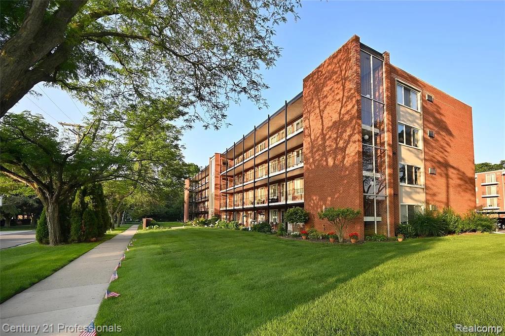 2820 Woodslee Drive, 301, Royal Oak, MI 48073