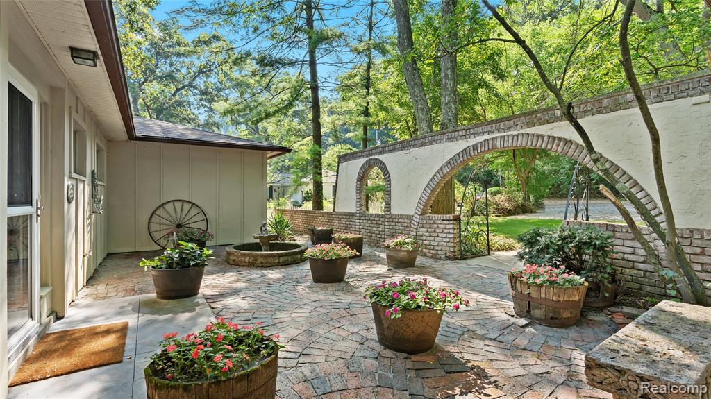 5821 Community Drive, Brighton, MI 48116 — Photo 3