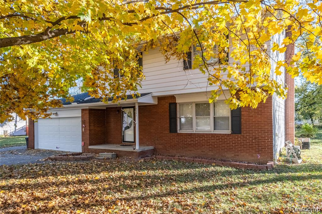 5297 Oaktree Drive, Flint, MI 48532 — front exterior