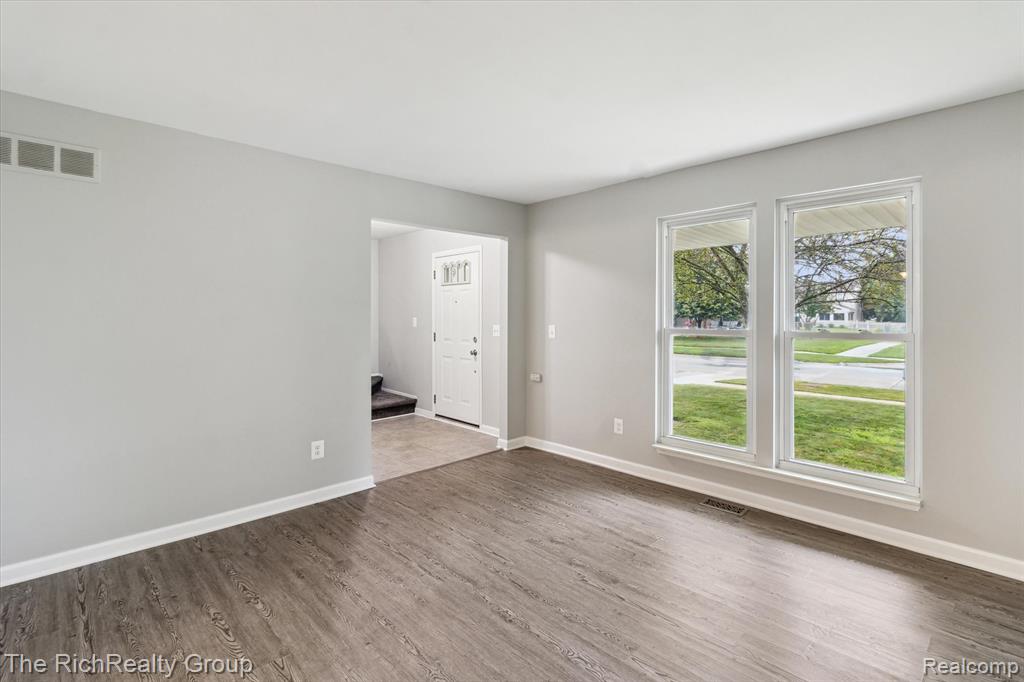 43101 LANCELOT Drive, Canton, MI 48188 — Photo 10