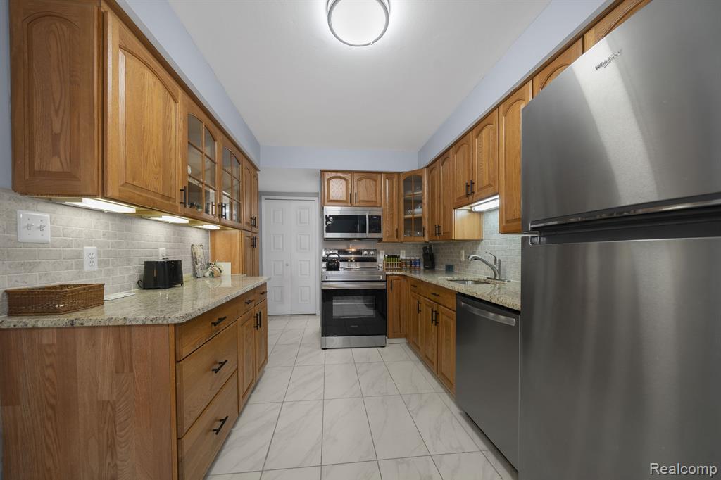 29960 CITY CENTER Drive, 2, Warren, MI 48093 — Photo 9