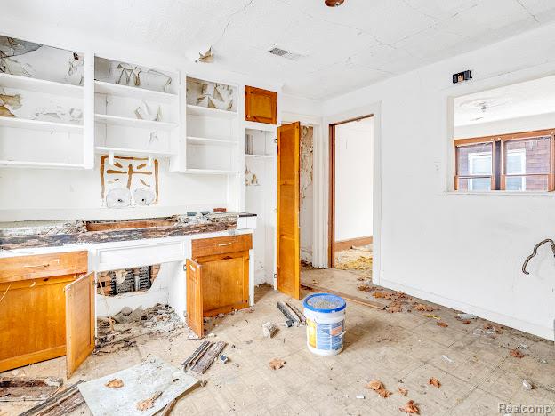5282 Lakeview Street, Detroit, MI 48213 — Photo 6