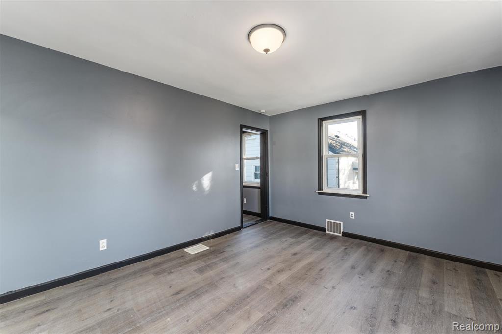 20462 Hollywood Street, Harper Woods, MI 48225 — Photo 14