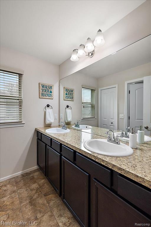 5633 GOLF POINTE Drive, Clarkston, MI 48348 — Photo 69