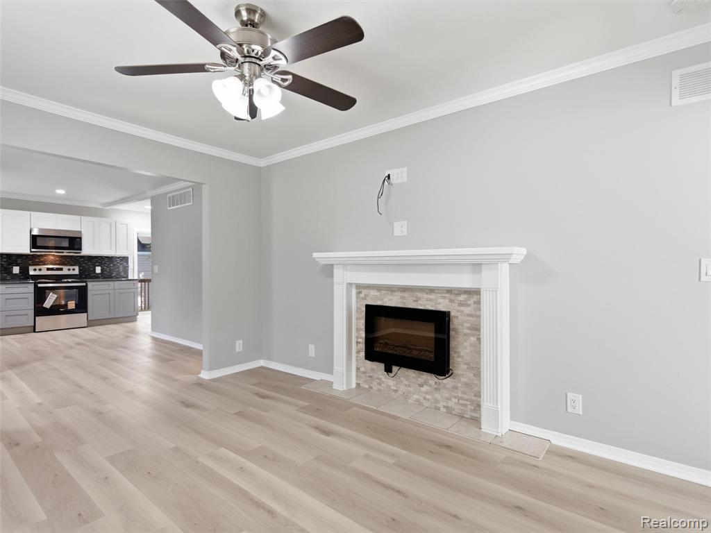 84 W End Avenue, Waterford, MI 48328 — Photo 8