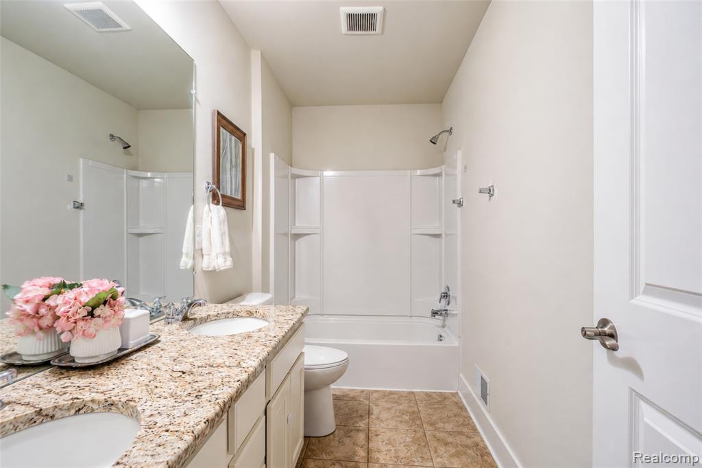 354 Findley Circle, Lake Orion, MI — Photo 54