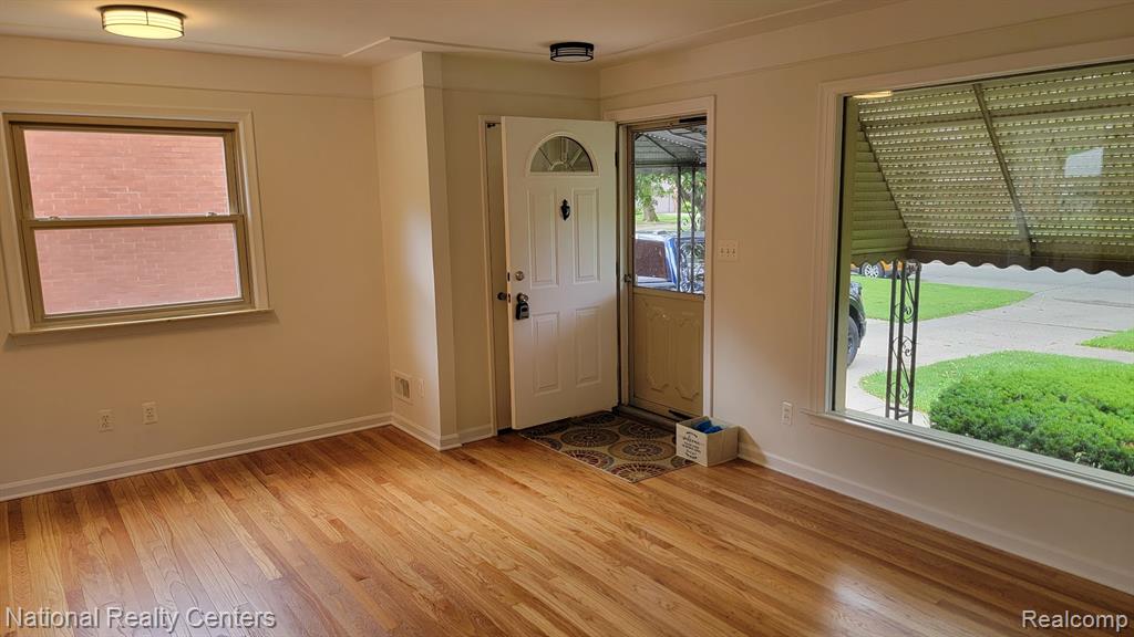 9030 Hemingway, Redford, MI 48239 — Photo 3