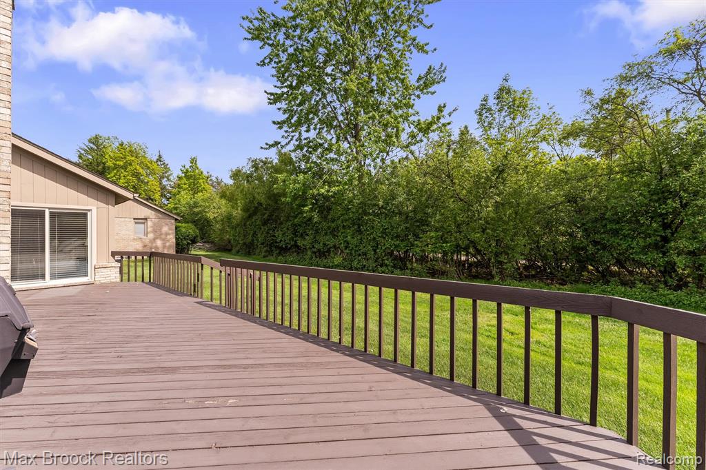 5725 Ridgewood Road, West Bloomfield, MI — Photo 41