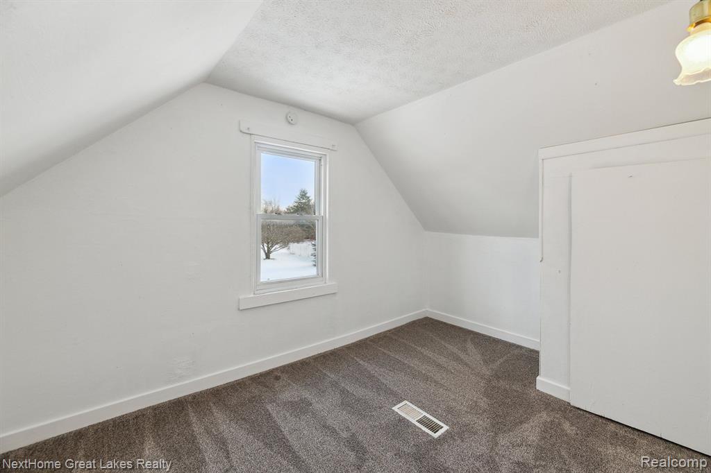 4173 S BELSAY Road, Burton, MI 48519 — Photo 15