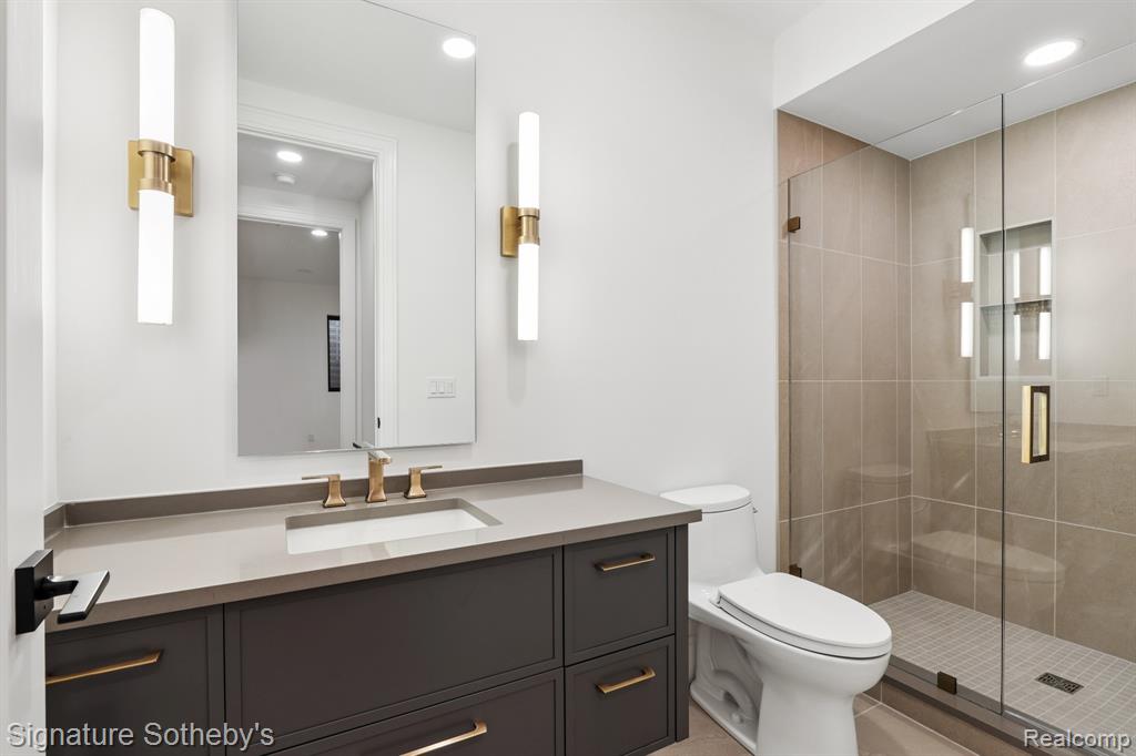 1094 Lincoln Court, Birmingham, MI 48009 — Photo 32