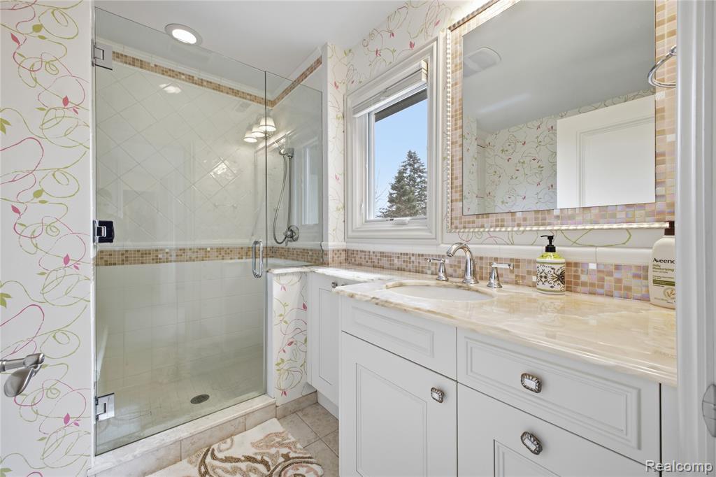 5230 Clarendon Crest Street, Bloomfield Hills, MI 48302 — Photo 33