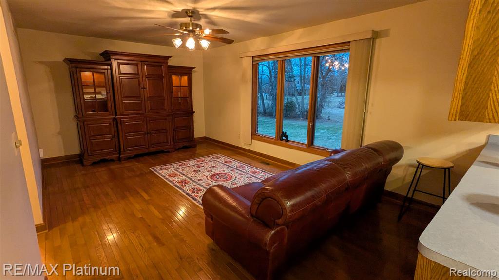 4066 W Knoll, Milford, MI 48380 — Photo 14