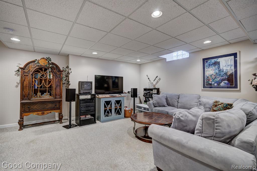 755 OAK POINT Lane, Madison Heights, MI 48071 — Photo 52