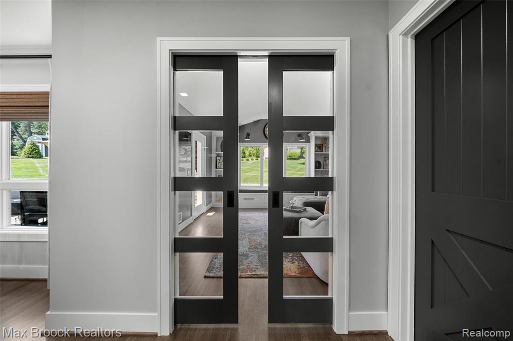 6907 W Knollwood Circle, West Bloomfield, MI — Photo 12