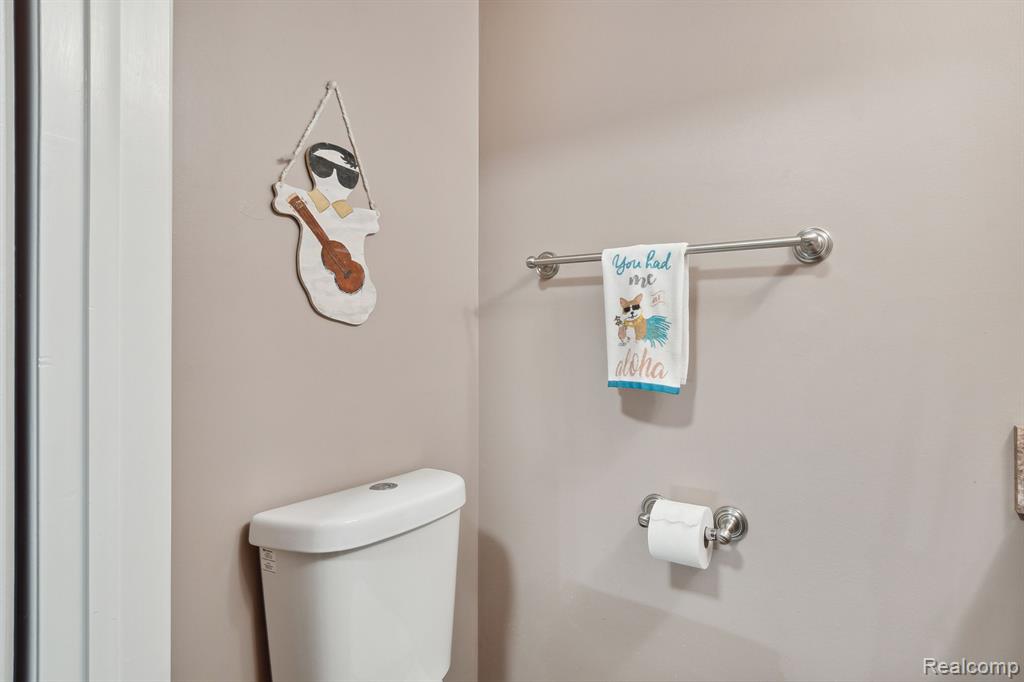 22040 EDGEWATER, Novi, MI — Photo 35