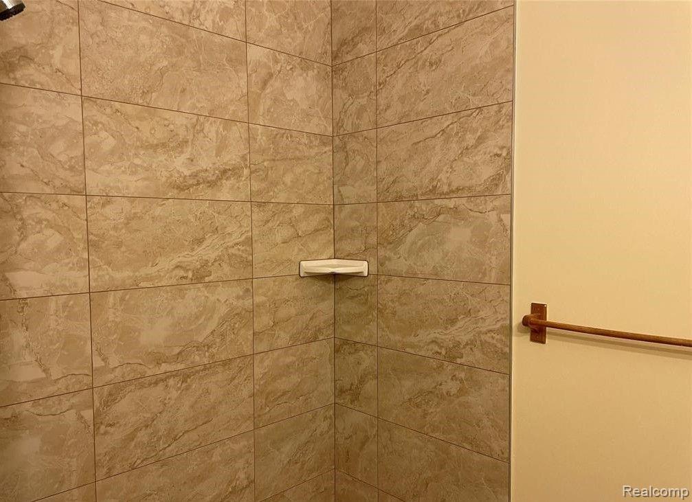 5483 Seabreeze Lane, Sterling Heights, MI 48310 — Photo 20