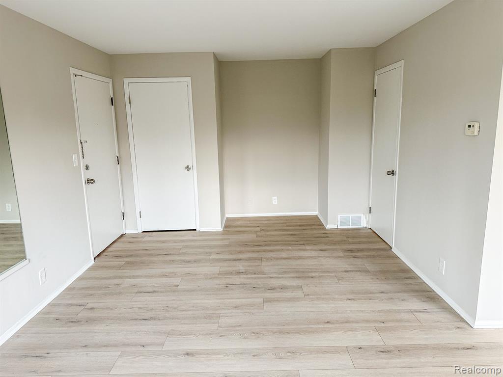 32718 GRAND RIVER Avenue, D3, Farmington, MI 48336 — Photo 8