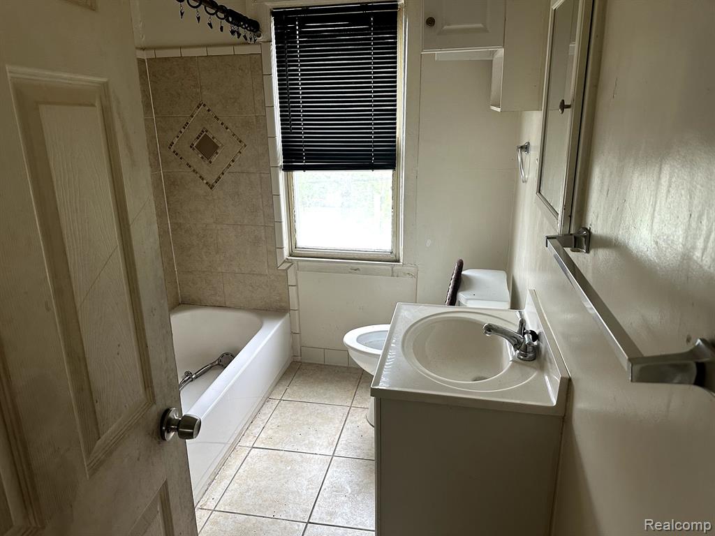 671 W HURON Street, Pontiac, MI 48341 — Photo 10