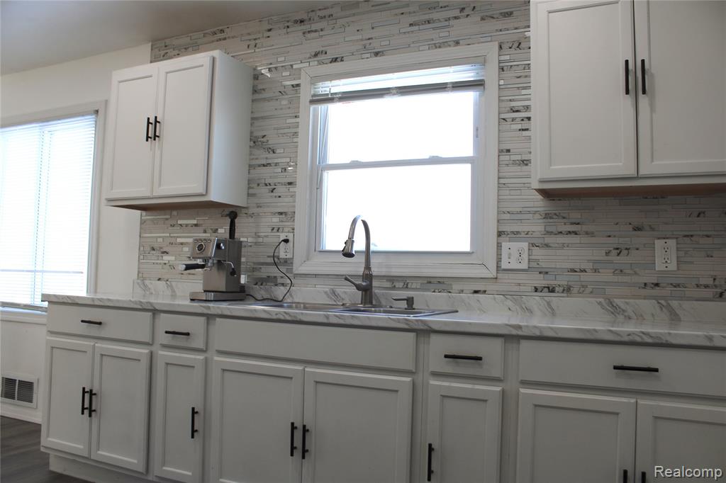 4539 TRUMBULL Drive, Flint, MI 48504 — Photo 11