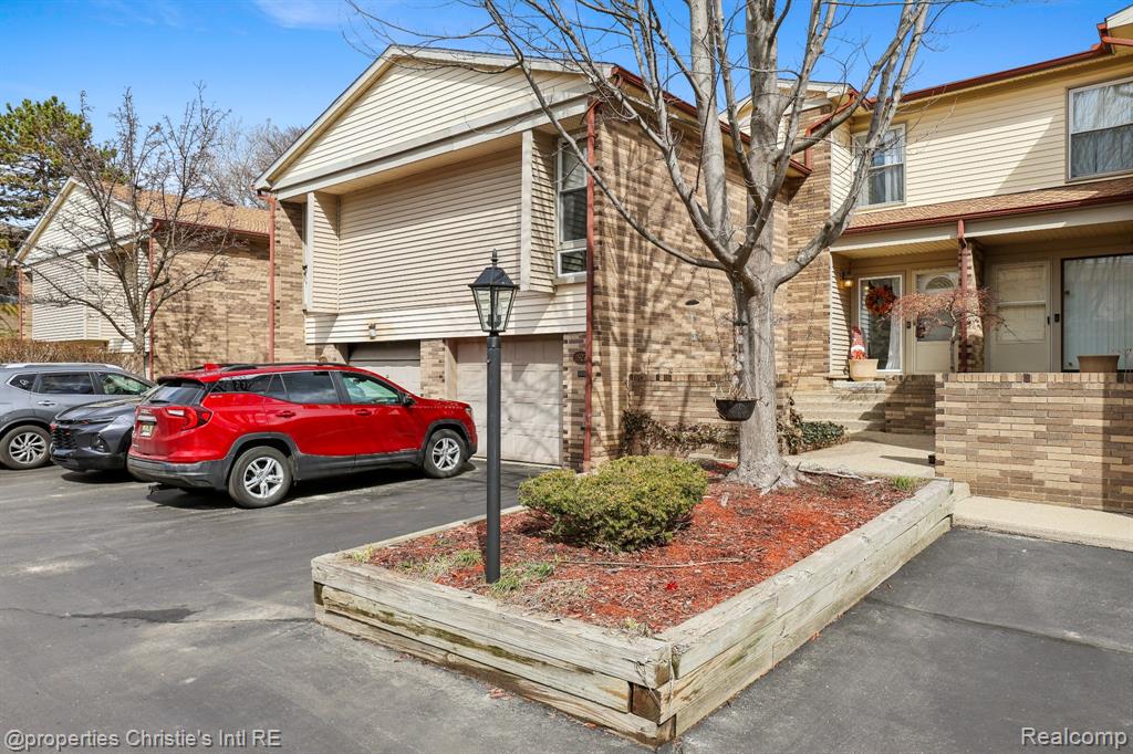 1927 Pembridge, Detroit, MI 48207 — Photo 3