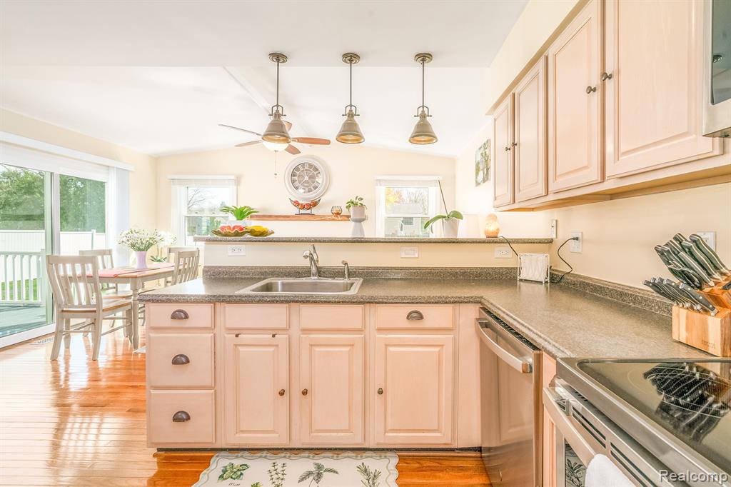 5745 NEW MEADOW Drive, Ypsilanti, MI 48197 — Photo 23
