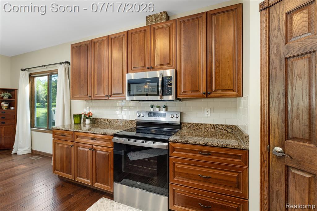 8250 Rattalee Lake Road, Clarkston, MI 48348 — Photo 23