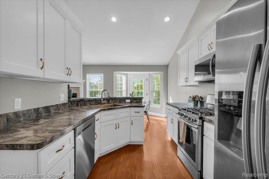 33172 Swallow Drive, Rockwood, MI — Photo 14