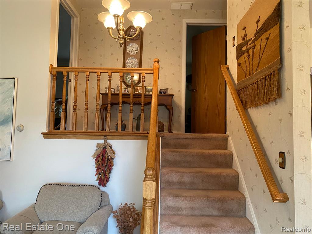 8647 DONNA Street, Westland, MI — Photo 9